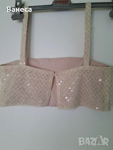 Чисто нов топ Pull&Bear , снимка 2 - Корсети, бюстиета, топове - 51238134