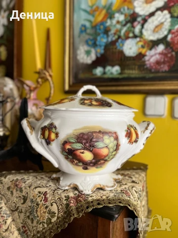 Един ослепителен красавец♥️ Бял порцелан, плодов мотив, красиви дръжки и впечатляващо столче. , снимка 9 - Други - 51304948