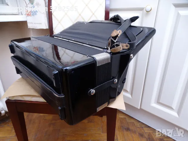 Акордеон Велтмайстер Каприче 120 баса НОВ, снимка 9 - Акордеони - 49074505