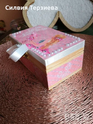 Подарък за абитуриентка - ръчно изработена дървена кутия , снимка 3 - Други - 49866846