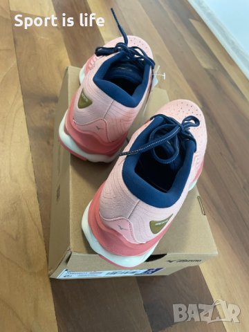 Дамски обувки за бягане Mizuno Wave Sky 6, 38 EU, снимка 3 - Маратонки - 41961286