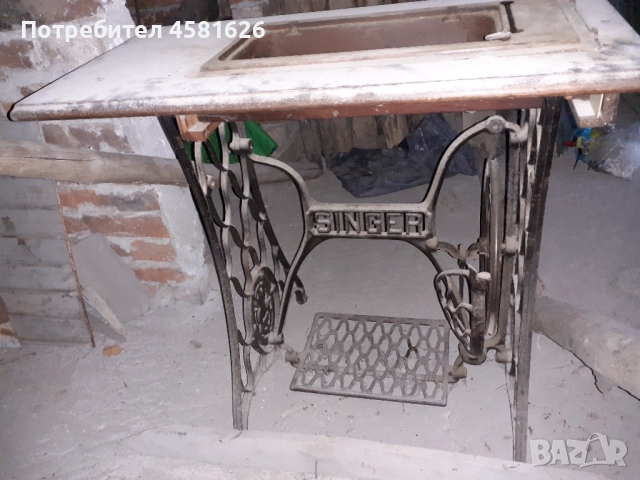 Автентична шевна машина Singer в комплект с оригиналната подложна маса, снимка 5 - Антикварни и старинни предмети - 51615832