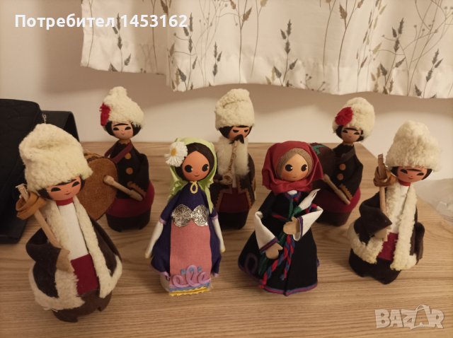 Стари сувенирни кукли в носии , снимка 1 - Антикварни и старинни предмети - 41344814