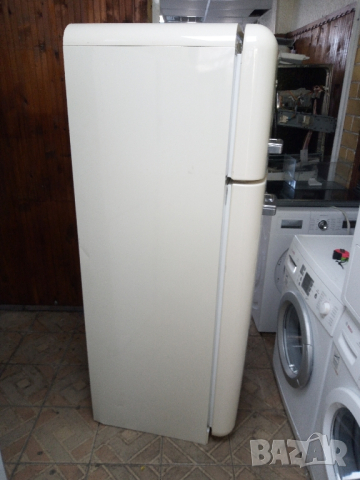 Бежов хладилник с горна камера Smeg ретро дизайн 2 години гаранция!, снимка 4 - Хладилници - 44628809