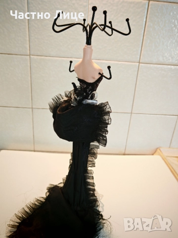 Голяма Красива Поставка Манекен за Бижута, снимка 3 - Колиета, медальони, синджири - 51730892