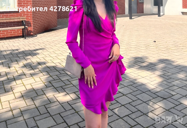 Елегантна официална рокля, подходяща за балове, сватби и специални събития.