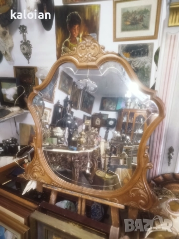 Масивно резбовано огледало от тоалетка. Всичко е ръчна изработка. Размери от снимките. Цена 250 лв и