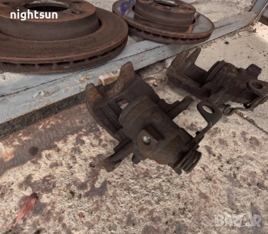 Задни спирачни апарати от VW T5, снимка 4 - Части - 51943805