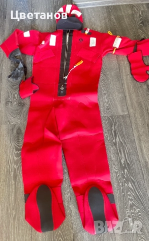 Професионален спасителен костюм''CrewSaver'' за оцеляване във вода., снимка 1