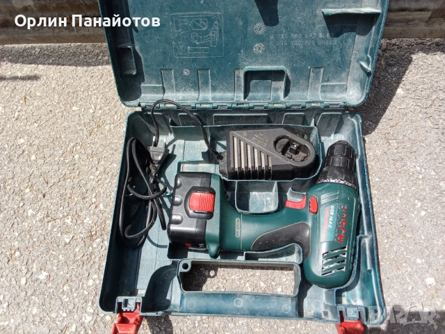 винтоверт BOSCH с куфарче и зареждачка, снимка 2 - Винтоверти - 50713425