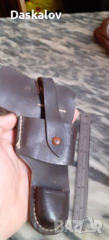 Продавам стар кожен кобур за пистолет, снимка 2 - Оборудване и аксесоари за оръжия - 39727767