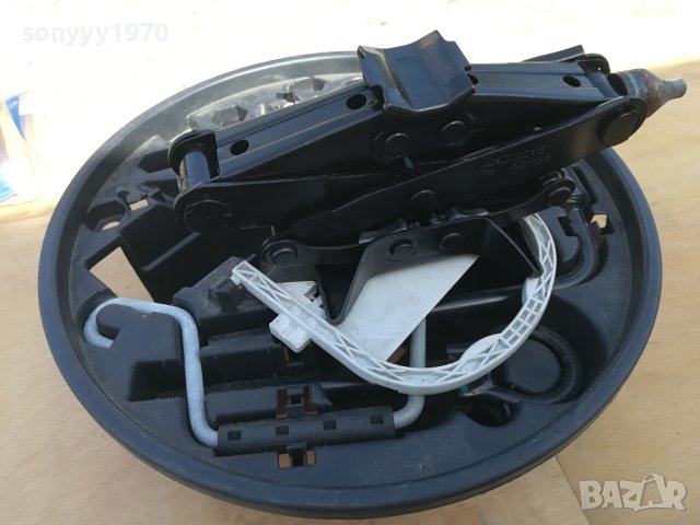 RENAULT-КРИК КУКА ТЕГЛИЧ КЛЮЧ ЗА ГУМИ-КОМПЛЕКТ 2309231746, снимка 2 - Аксесоари и консумативи - 42293029