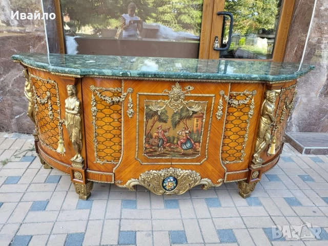 Феноменален шкаф в стил Луй XV