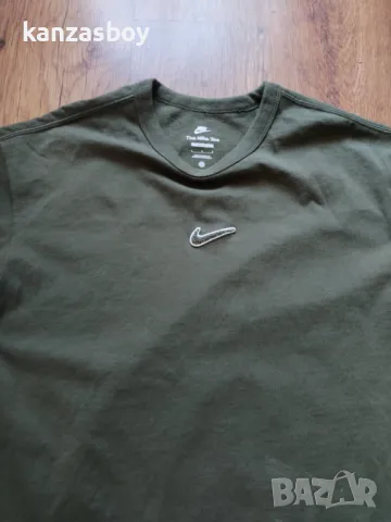 Nike Solo Swoosh Premium Essentials T-Shirt  - страхотна мъжка тениска КАТО НОВА Л, снимка 4 - Тениски - 49598327