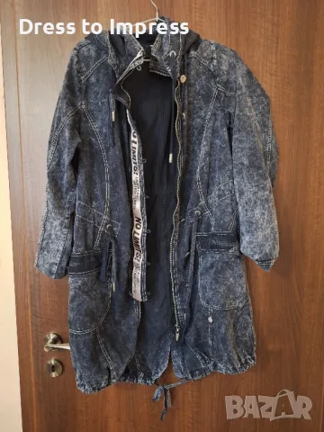 Дамско тънко дълго яке, М