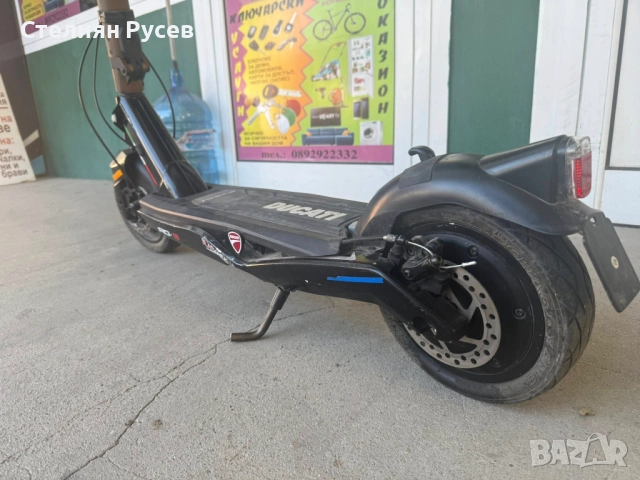 1710 Електрически скутер - тротинетка   ducati pro 3 350 wata цена 660лв или 337,45 евро        адж, снимка 2 - Други спортове - 52087790