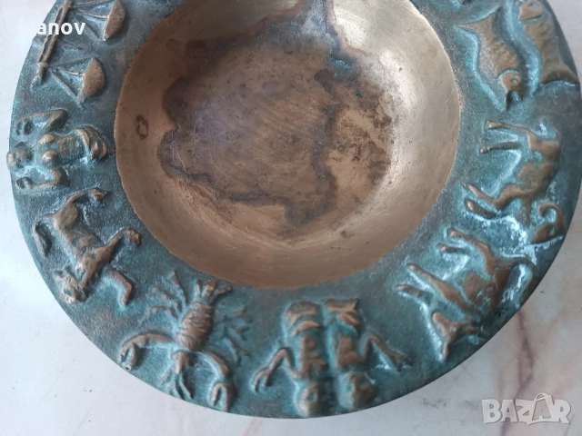 Масивен бронзов пепелник със зодии, снимка 5 - Антикварни и старинни предмети - 51724607