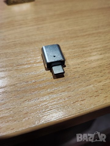 Преходник USB female / usb-c