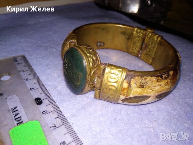 СТАРА БРОНЗОВА СКЪПОЦЕННА ТИБЕТСКА ГРИВНА с КАМИЛСКА КОСТ и ГОЛЯМ КАМЪК ШЛИФОВАН ЗЕЛЕН НЕФРИТ 38324, снимка 11 - Антикварни и старинни предмети - 41267877