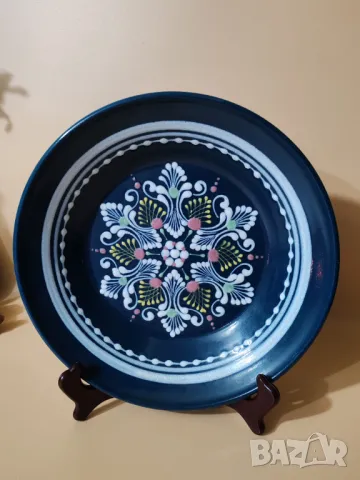 екоративна чиния от фина керамика с опция за окачване. Австрия