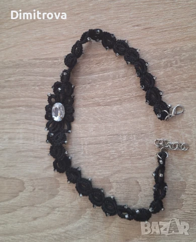 Черен чокър с метални елементи