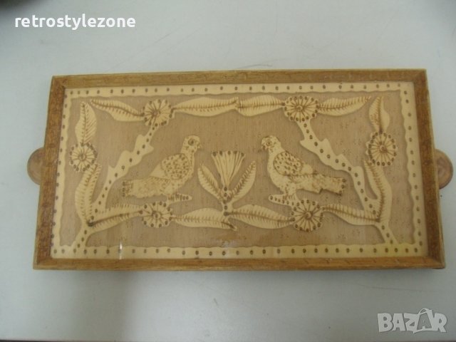 № 7047 стар дървен поднос   - орнаменти от дърво / апликация / и пирография  - размер 40,5 / 21 см  