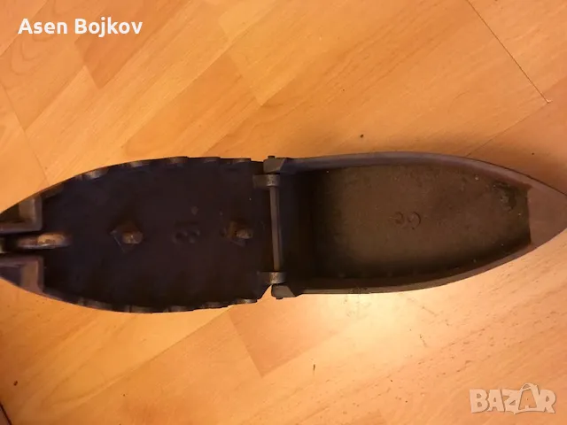 Продавам чугунена винтидж ютия, снимка 3 - Антикварни и старинни предмети - 48823488