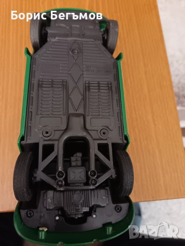 Количка Volkswagen Kafer 1/18 Revell 1302 , снимка 2 - Колекции - 52565048