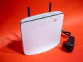 HUAWEI E5186 4G LTE SIM рутер Cat6 300Mbps Wi-Fi + Телефонна станция, снимка 1