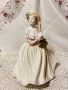 порцеланова статуетка , снимка 1