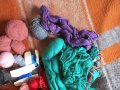 Прежда различни цветове неизползвана и куки за плетене, снимка 12