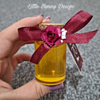 Шишенца с коркова тапа напълнени с мед и декорирани с сатенена лента и цветя, снимка 5 - Подаръци за рожден ден - 42437641