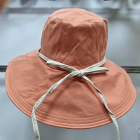 Красива дамска шапка с панделка в модерни нежни цветове, снимка 5 - Шапки - 44744401