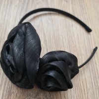 Красива диадема с две рози в черен цвят, снимка 8 - Аксесоари за коса - 35758612