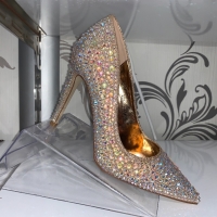 Обувки с камъни, снимка 1 - Дамски обувки на ток - 36062719