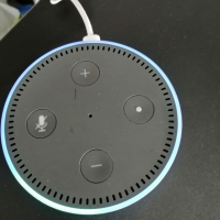 Смарт колонка Amazon Alexa dot gen2, снимка 3 - Bluetooth тонколони - 36161191