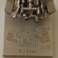 PORSCHE 911 TURBO.Миниатюрен модел на автомобилен двигател, преспапие. , снимка 1 - Други ценни предмети - 42032791