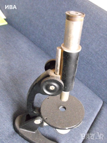 МИКРОСКОП и кутийка с готови препарати от бактерии., снимка 1