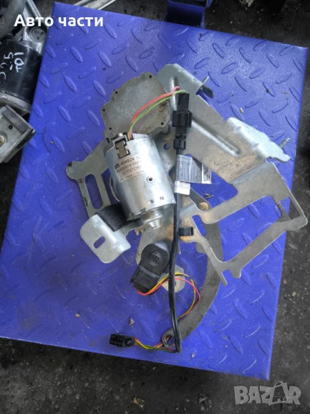 W211 Mercedes Power Electric Дистанционно освобождаване на капака на багажника OEM, снимка 1