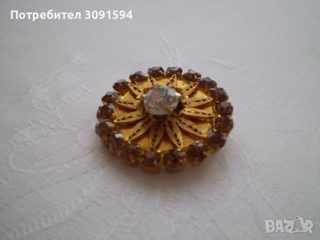 Ретро брошка жълт метал с Чешки кристал, снимка 4 - Антикварни и старинни предмети - 39449271