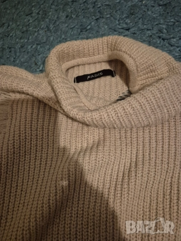 бежов пуловер с дупки Радис, снимка 3 - Блузи с дълъг ръкав и пуловери - 52515408