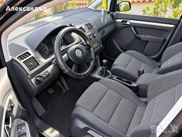 VW Touran 2.0 TDI, снимка 4 - Автомобили и джипове - 56404013