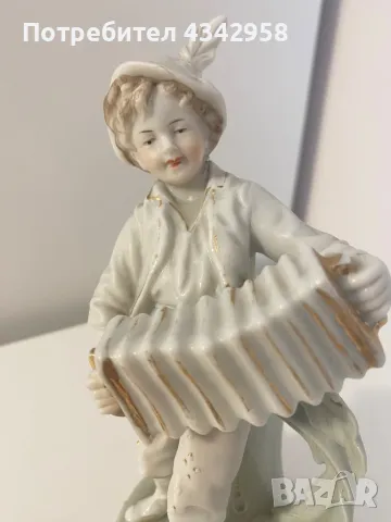 Bisque Porcelain Vase Germany , снимка 2 - Антикварни и старинни предмети - 49398781