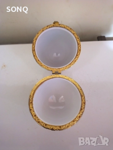 Порцеланово Яйце-Кутия за Бижута-Лимож, снимка 4 - Антикварни и старинни предмети - 52829431