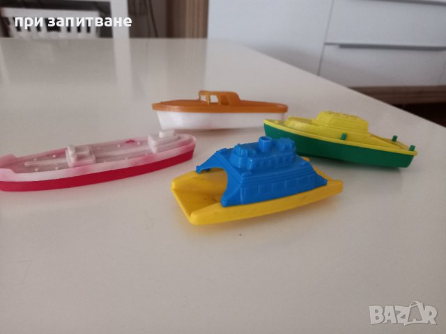 4 стари пластмасови лодки, плуващи, 13-14 см., снимка 2 - Колекции - 44172743