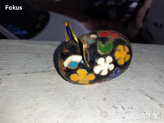 Прасенце клоазоне бронз клетъчен емайл, снимка 2 - Антикварни и старинни предмети - 53294416