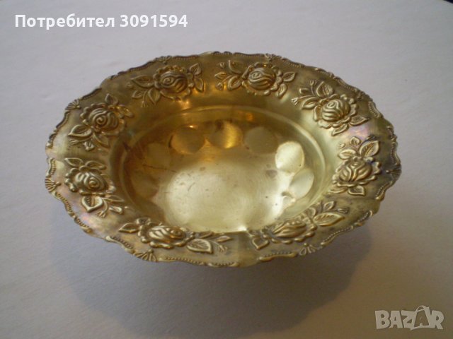 Декоративна купа с крачета. Много кокетна месингова купа