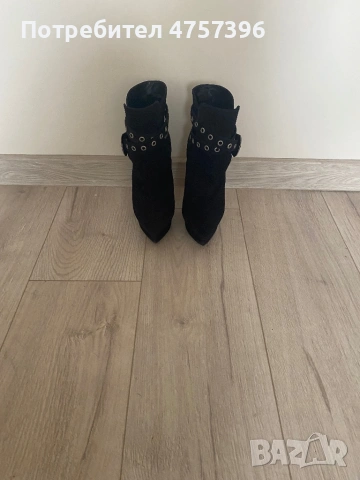 Оригинални Saint Laurent, снимка 10 - Дамски боти - 53741625