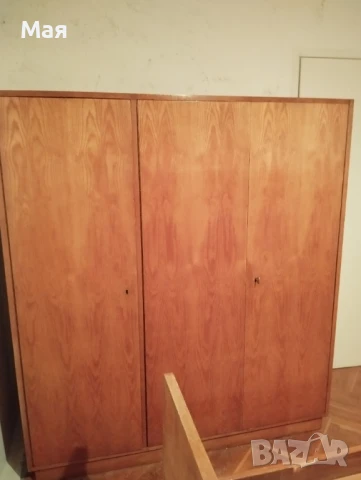 Трикрил гардероб с надстройка – масивно истинско едновремешно дърво, дебели плоскости, здравина,