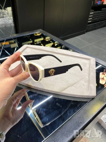 очила с черен обикновен калъф и ув защита chanel versace, снимка 5 - Слънчеви и диоптрични очила - 51410554